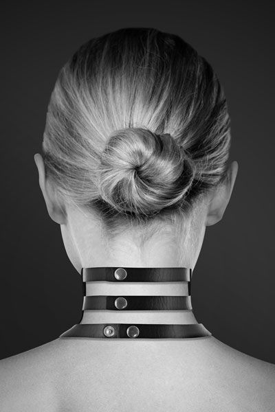 Чёрный тройной чокер с большим кольцом 3