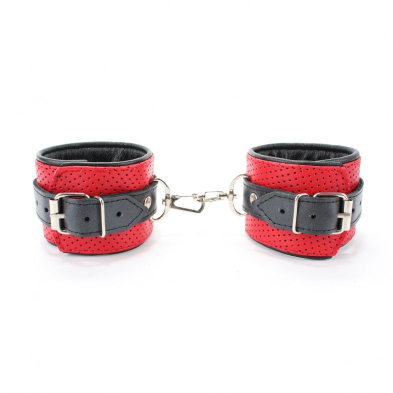 Красно-черная фиксация из перфорированной кожи 3