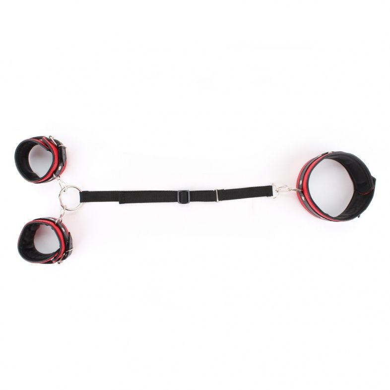 Красно-черная фиксация из перфорированной кожи 4