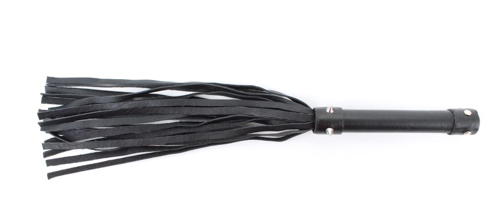 Черная плеть из натуральной кожи с проклепанной ручкой - 45 см. 2
