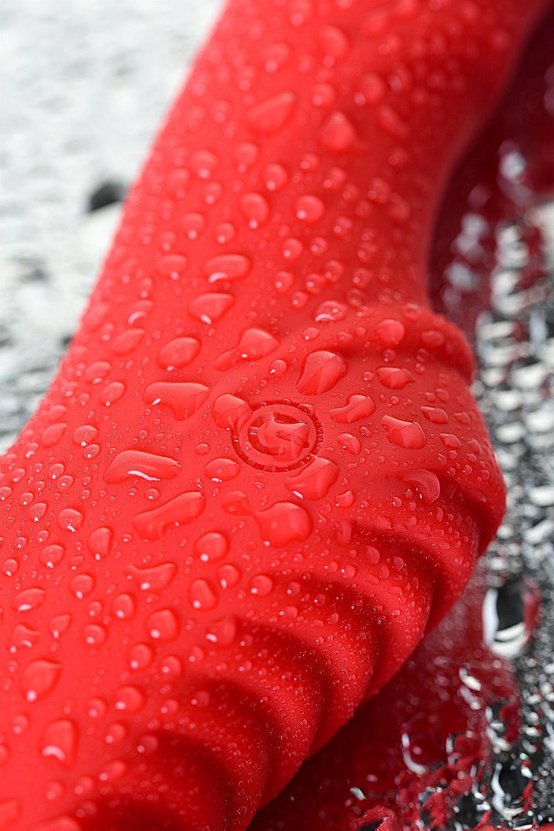 Красный безремневой страпон с вибрацией 14