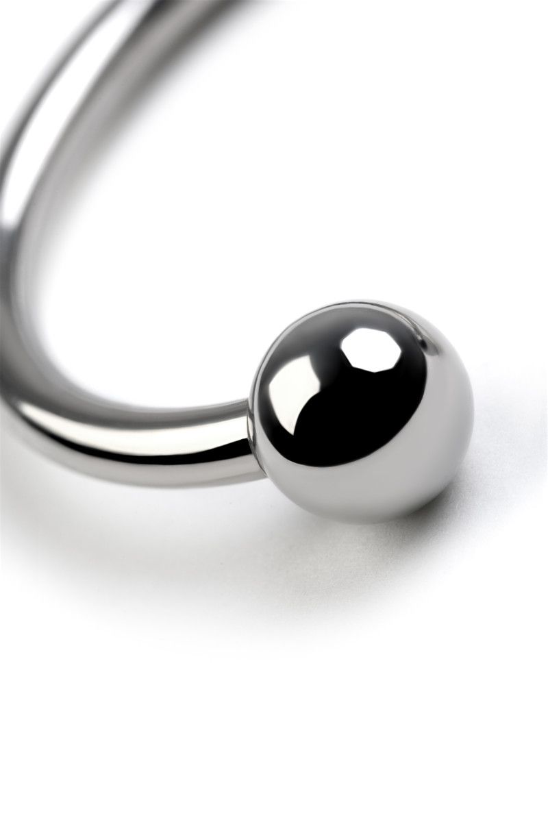 Серебристая подкова на головку пениса 4