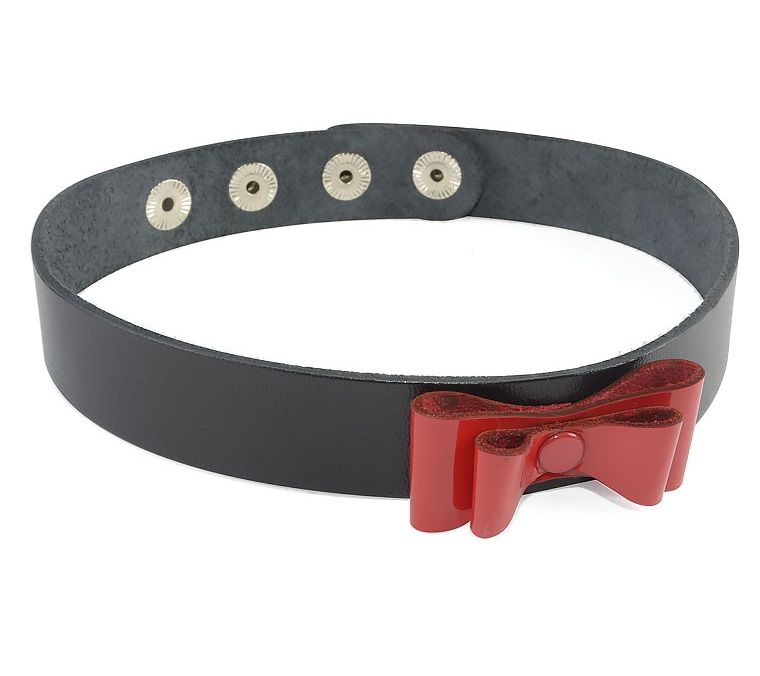 Чёрный кожаный ошейник с красным лаковым бантом 1