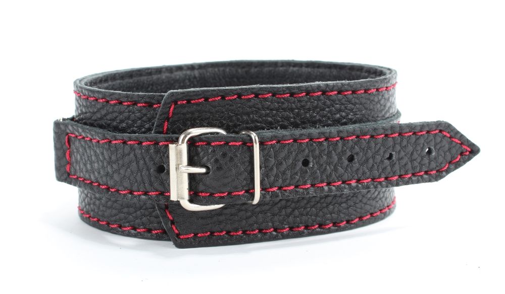 Черный ошейник увеличенного размера с красной строчкой и кольцом 2