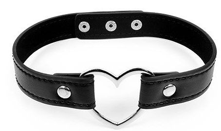Черный ошейник с сердечком 1