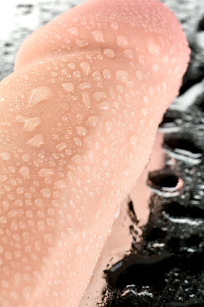 Телесный реалистичный вибратор Ian - 20 см. 17