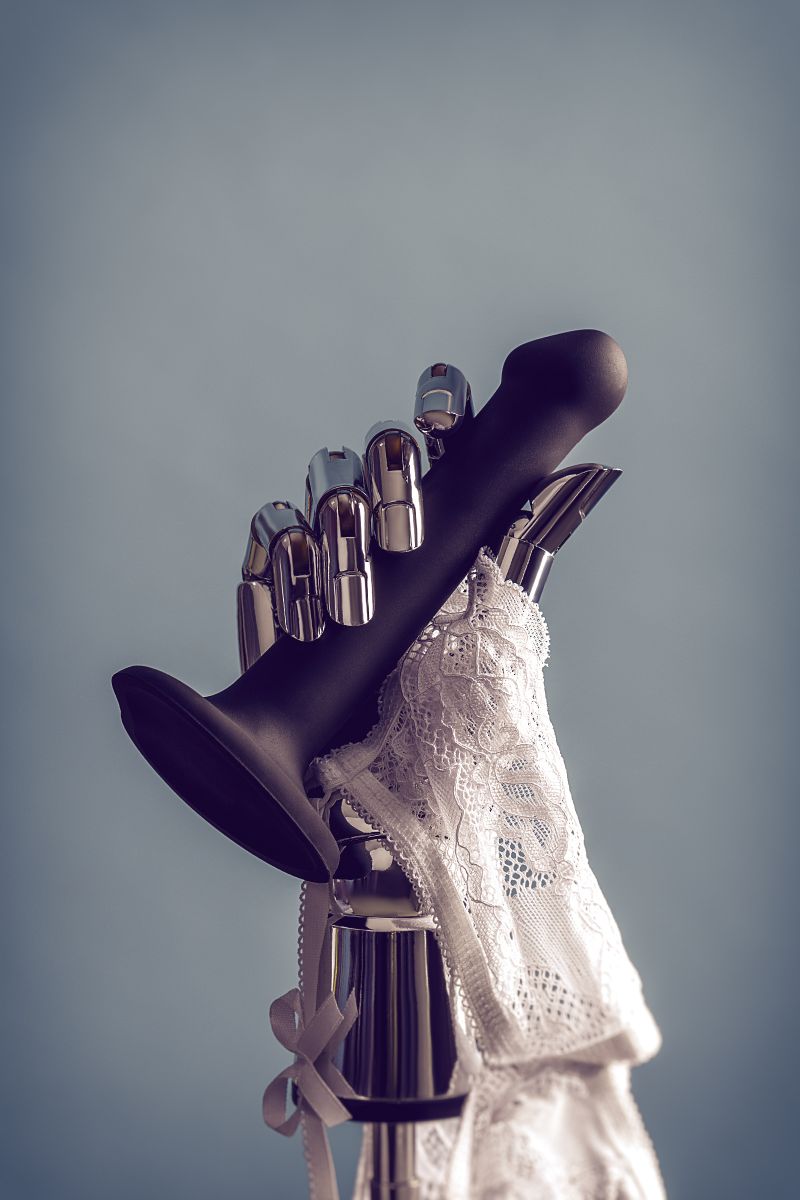 Черный фаллос на присоске Silicone Bendable Dildo S - 17 см. 15