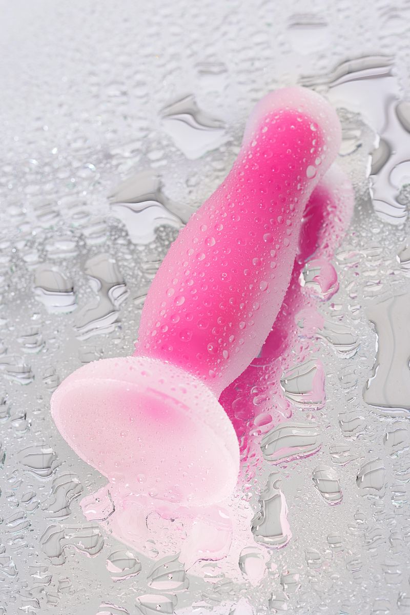 Розовая, светящаяся в темноте анальная втулка Cain Glow - 10 см. 9