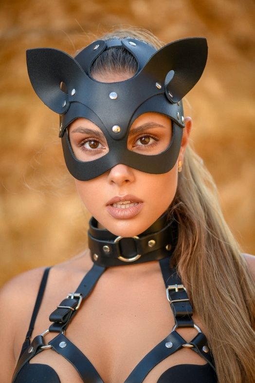 Эффектная кожаная маска кошки с ушками 2