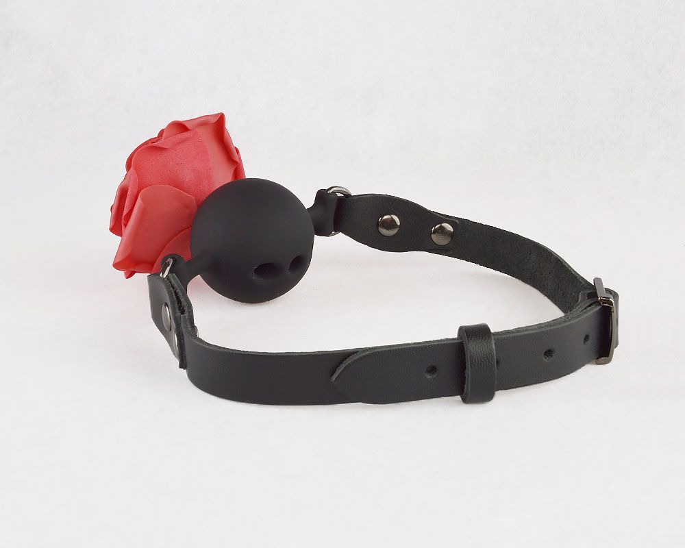 Черный кляп-шар с розой 4