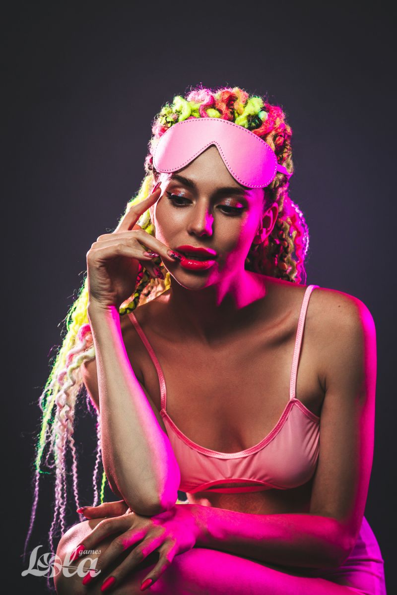 Розовая маска Shy 5