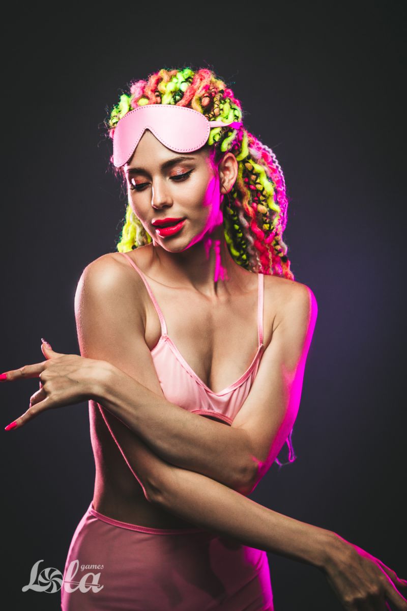 Розовая маска Shy 7