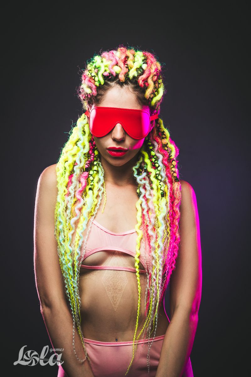 Красная маска Shy 3