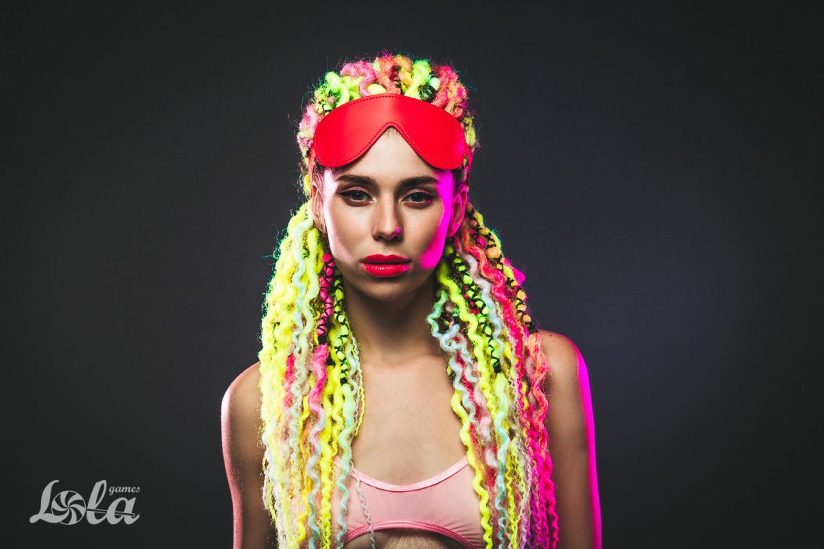 Красная маска Shy 5