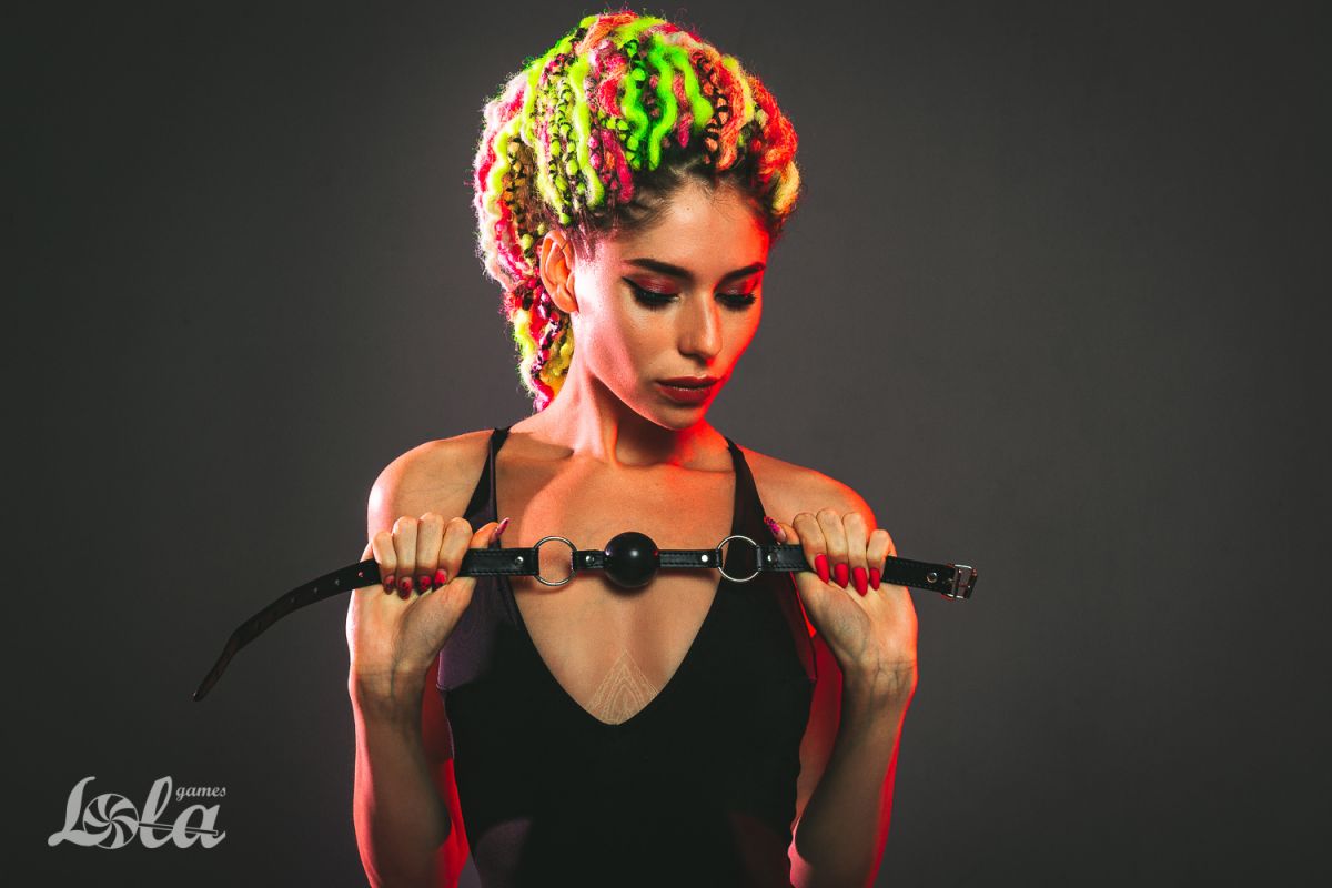 Черный гладкий кляп-шарик Crave 2