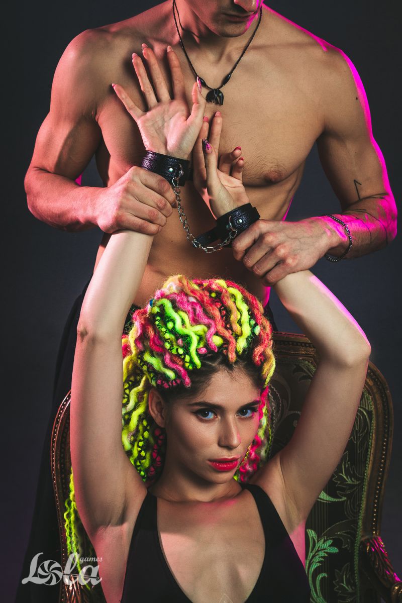 Черные наручники Liberate 7