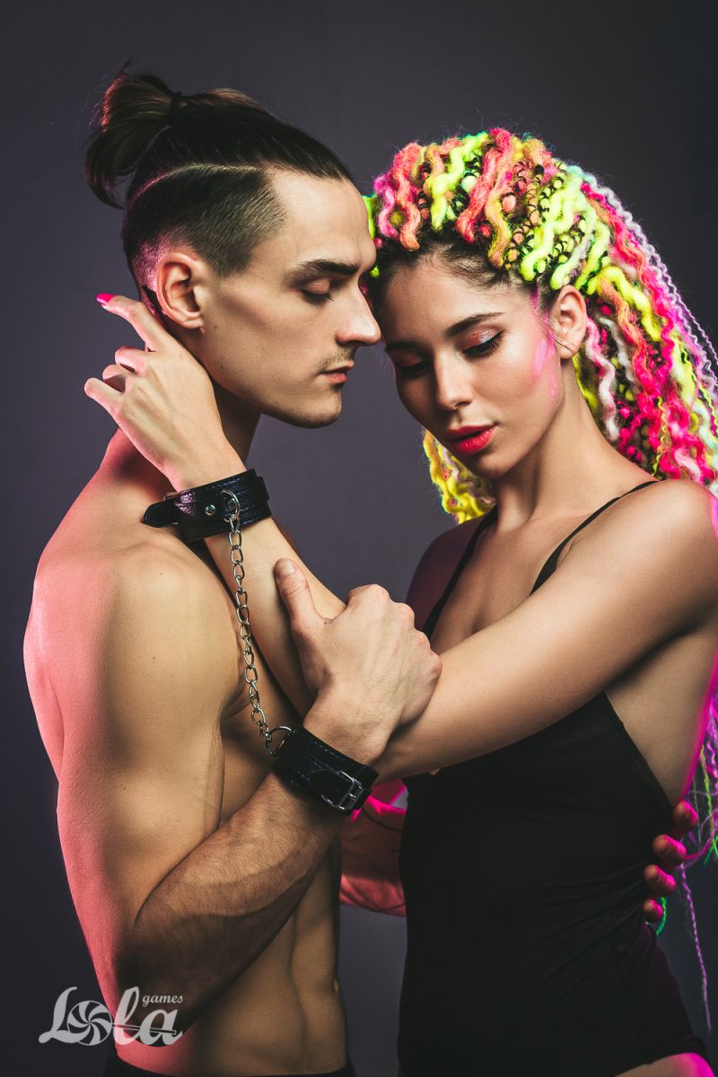 Черные наручники Liberate 9