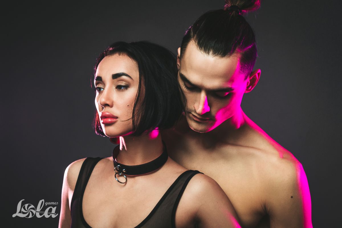 Черно-красный ошейник Cabaret 8