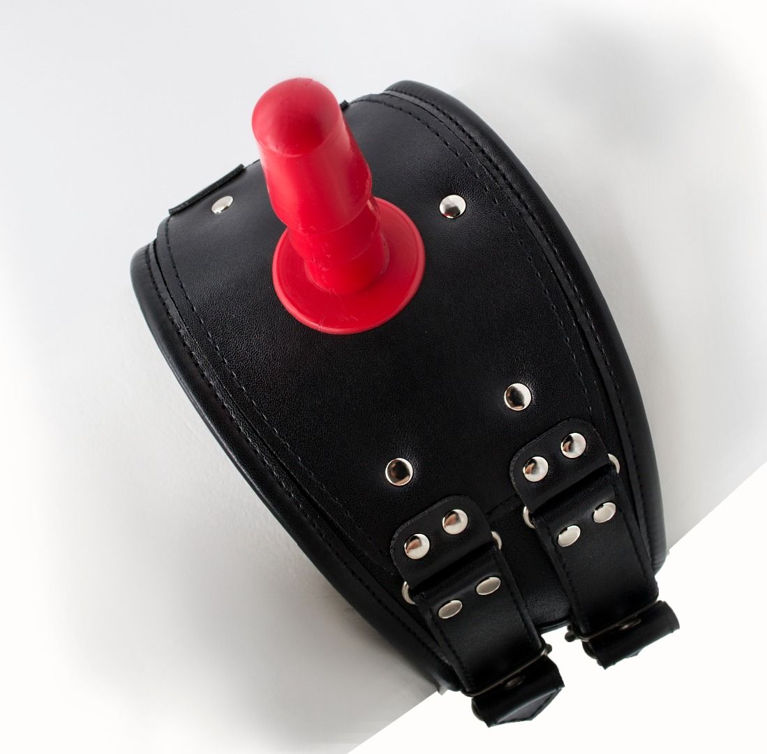 Черный пояс на бедро "Люкс" с телесной насадкой 2