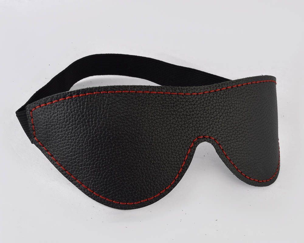 Черная маска с декоративной строчкой на резинке 1