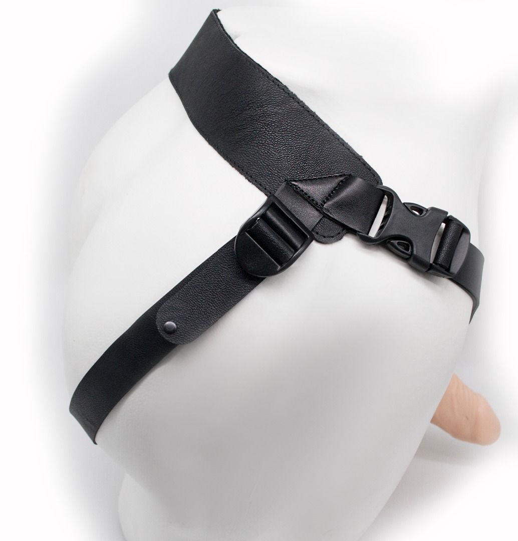 Пустотелый фаллопротез с бондажом - 18 см. 2