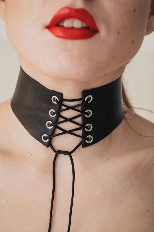 Оригинальный чокер со шнуровкой спереди 2