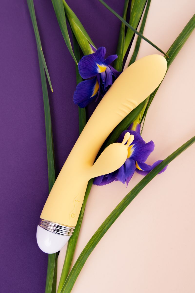 Желтый вибратор-кролик Aster - 22 см. 15