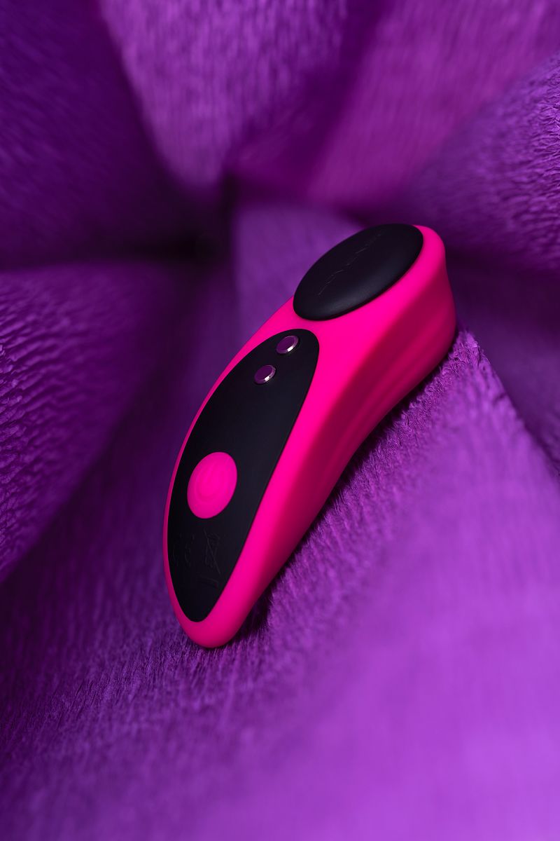 Розово-черный вибростимулятор в трусики Lovense Ferri 17