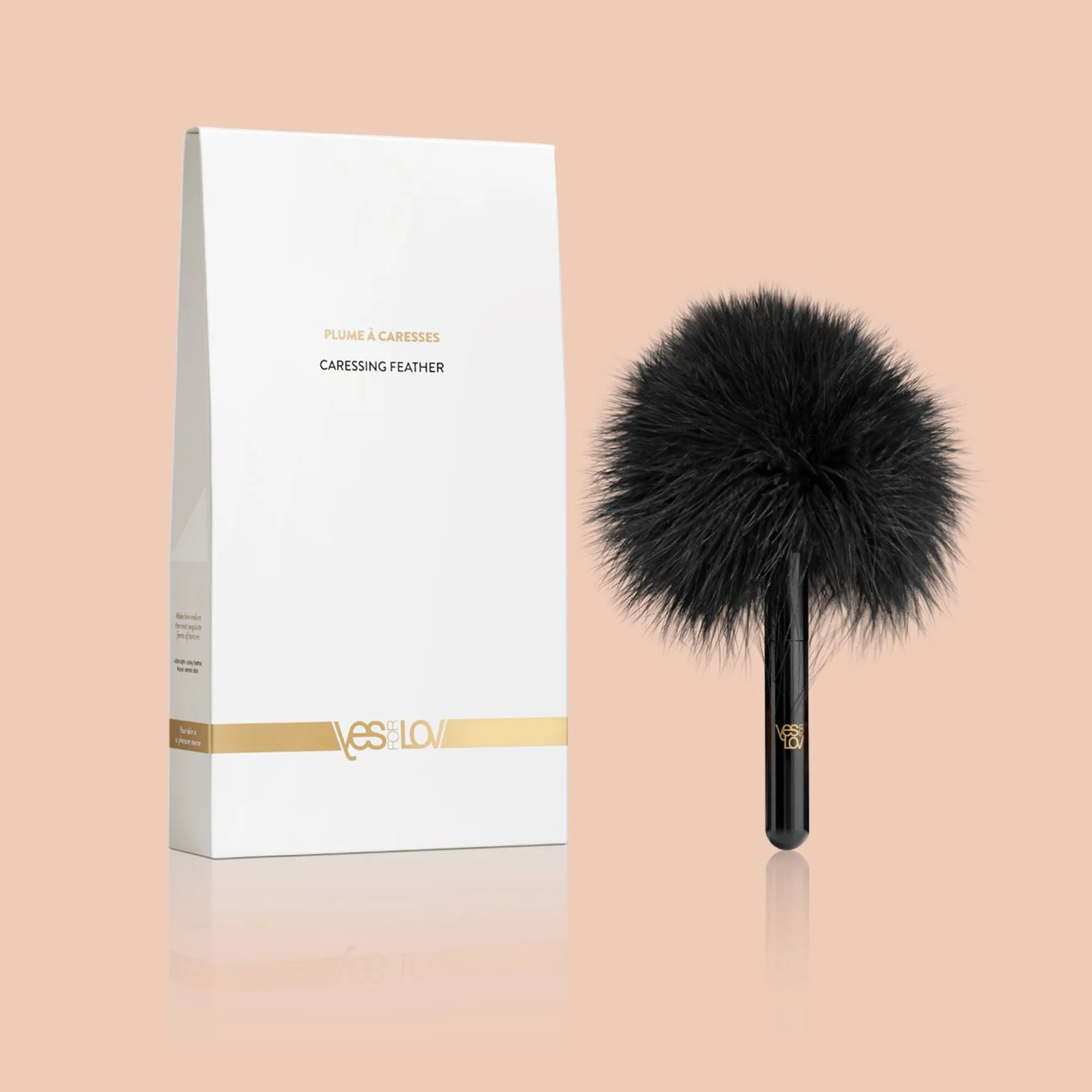 Черная перьевая кисточка с гладкой ручкой Caressing Feather 5