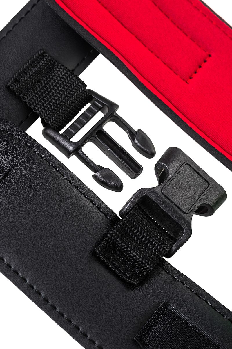 Черный ошейник с наручниками на липучках 10