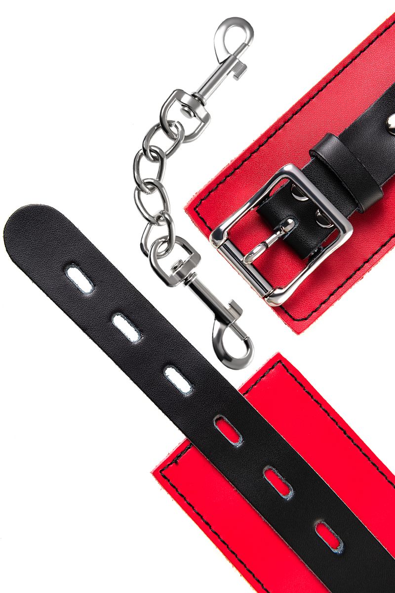 Красно-черные оковы на ноги из кожи 11