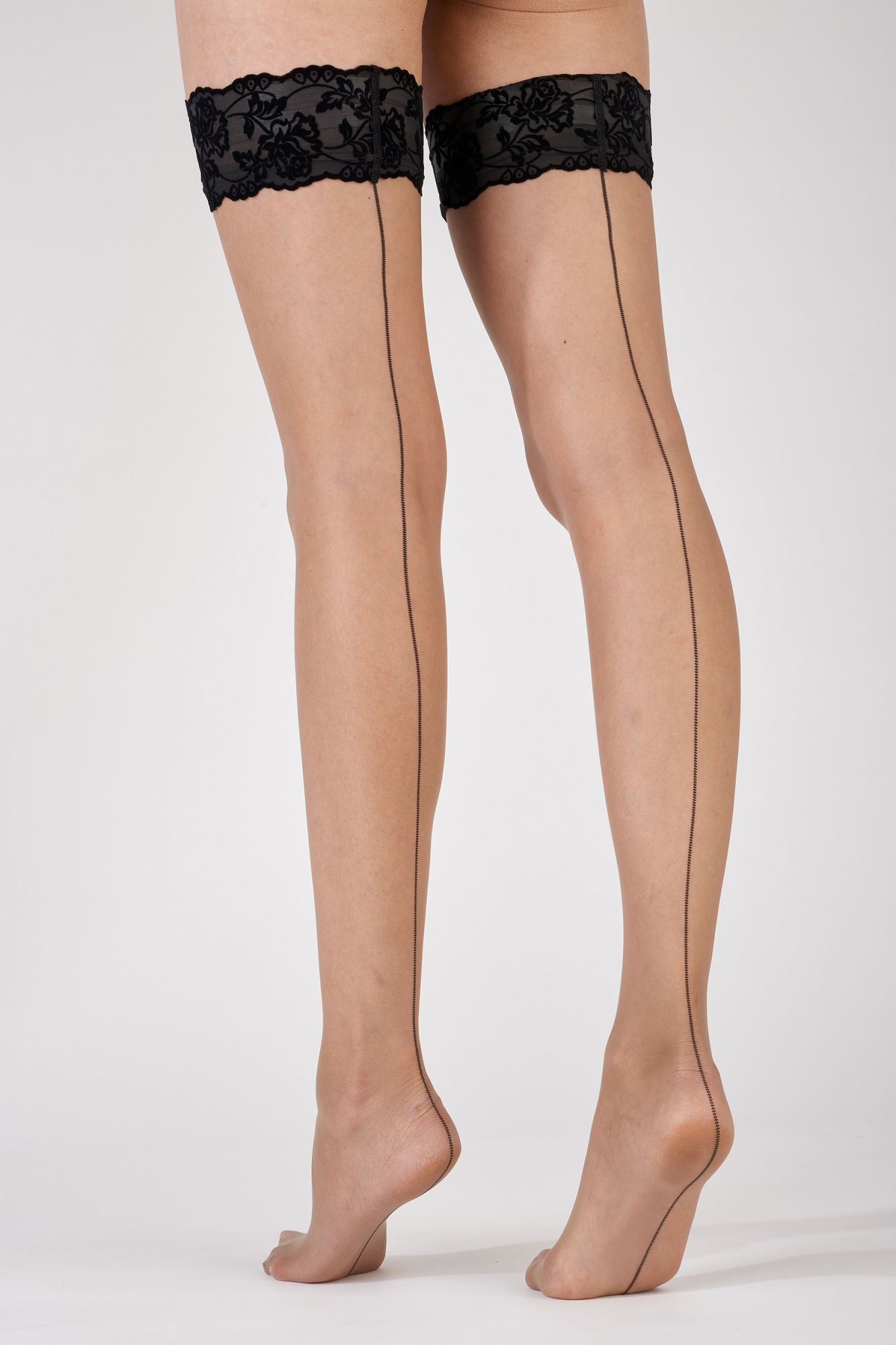 Чулки со швом на широкой бархатной резинке 1