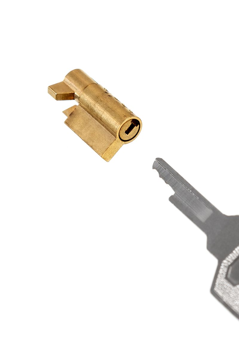 Красный мужской пояс верности из пластика 12