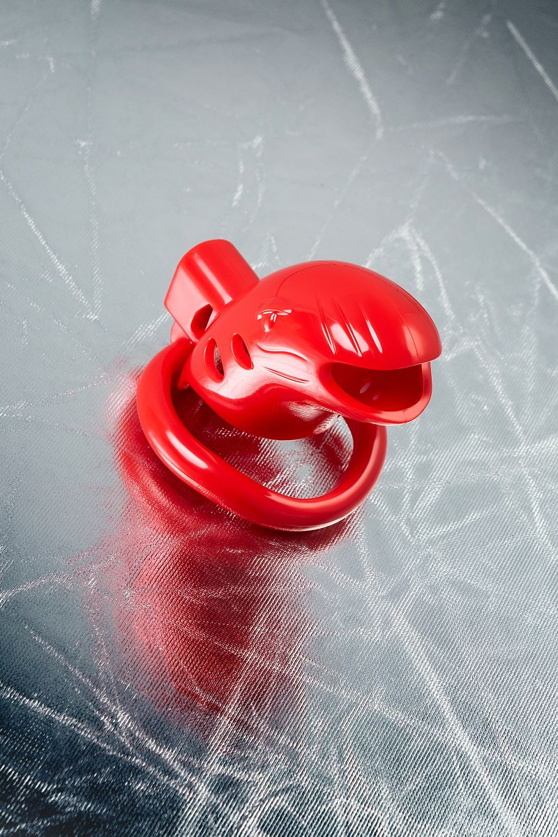 Красный мужской пояс верности из пластика 13