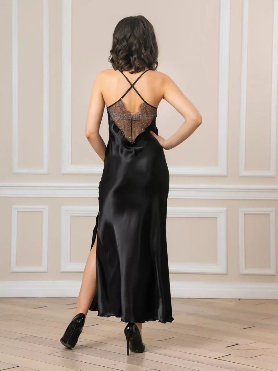 Длинная сорочка на узких бретелях с разрезом по ножке 7