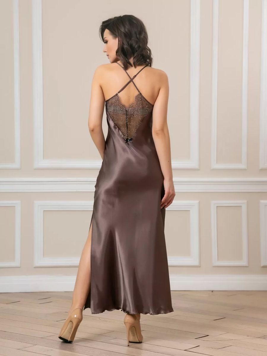 Длинная сорочка на узких бретелях с разрезом по ножке 3