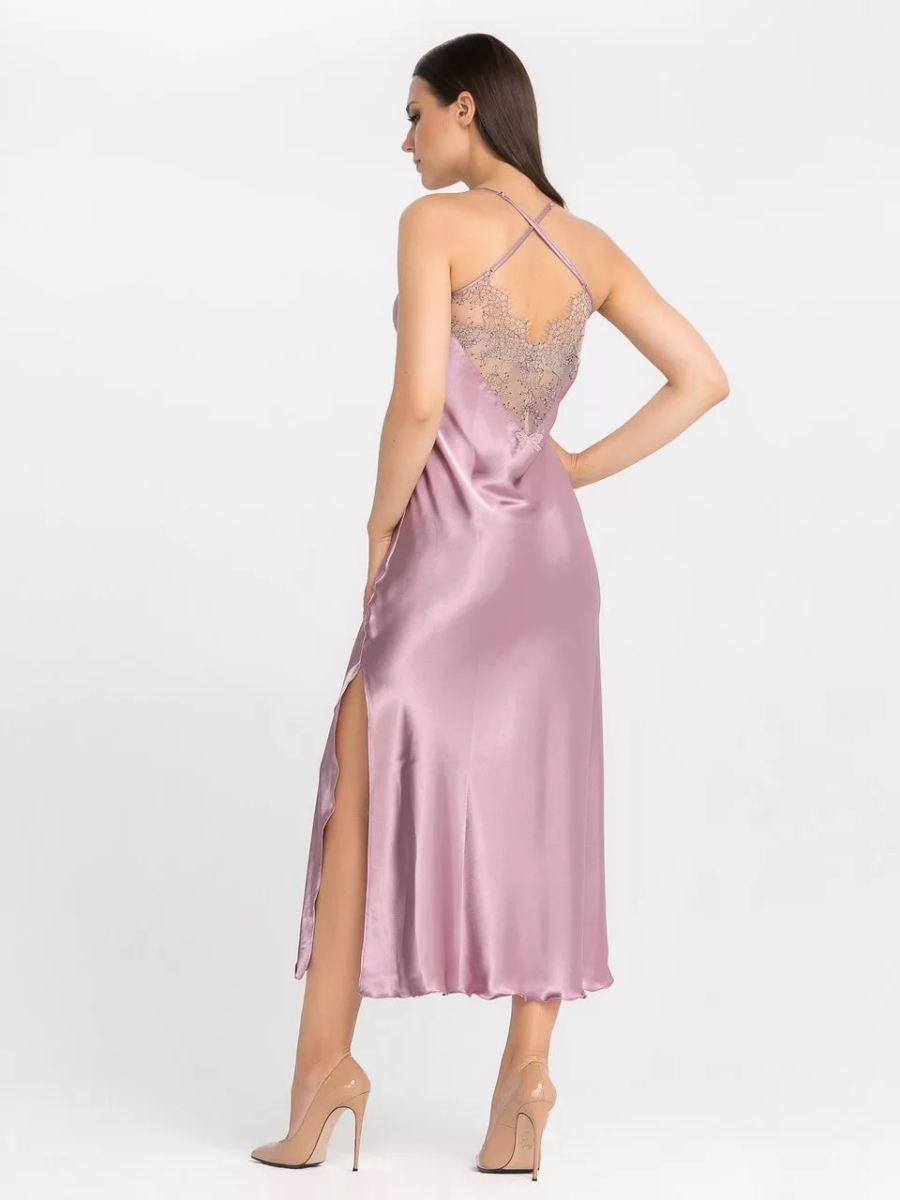 Длинная сорочка на узких бретелях с разрезом по ножке 5