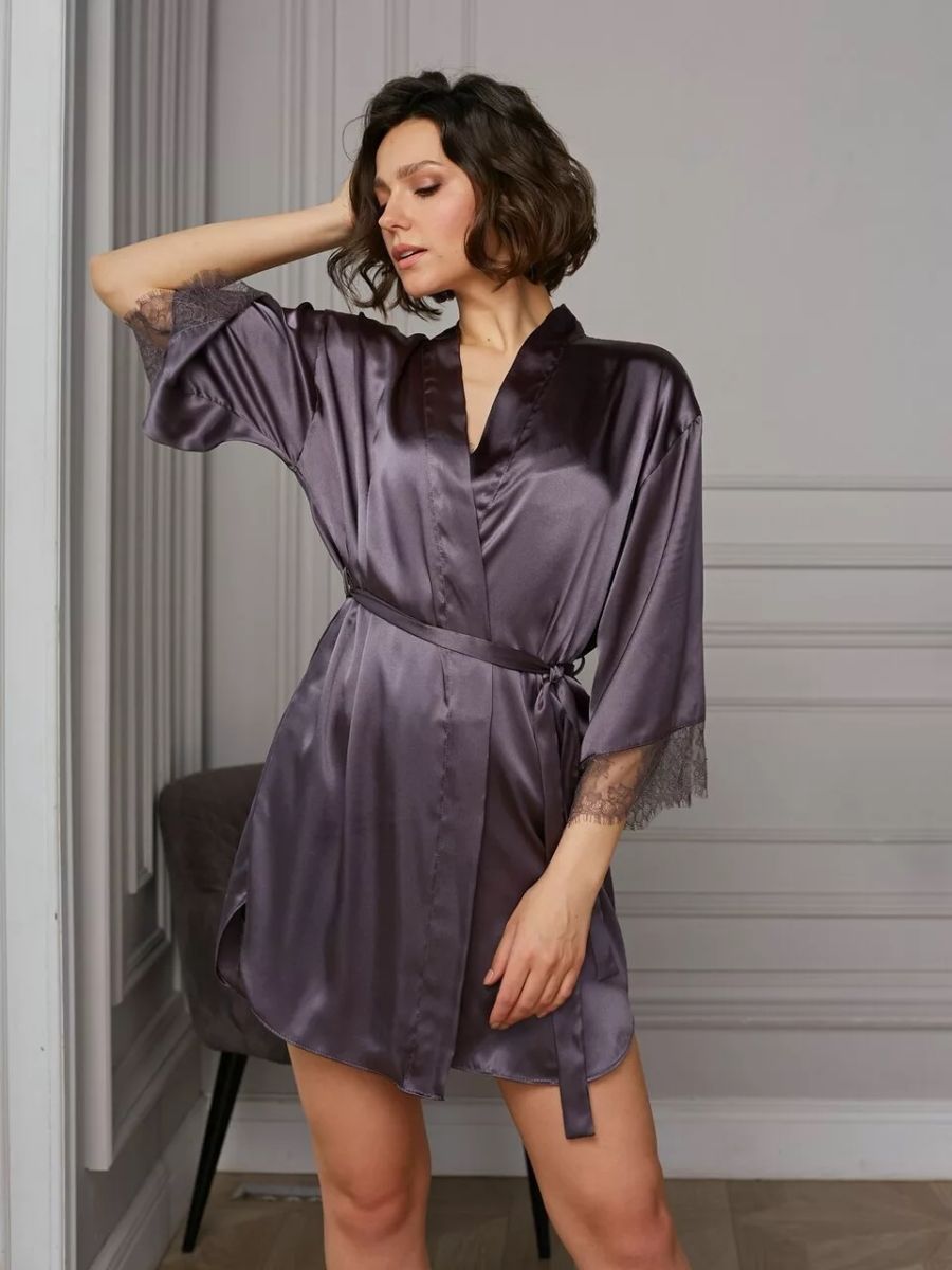 Короткий пеньюар с кружевной отделкой 3