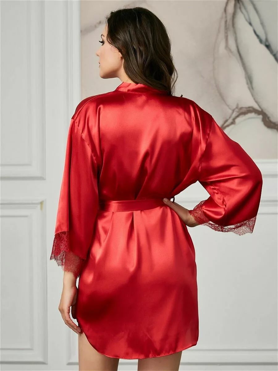 Короткий пеньюар с кружевной отделкой 2