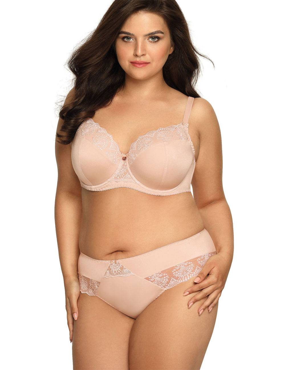 Бюстгальтер plus size с эффектной вышивкой на чашках 2