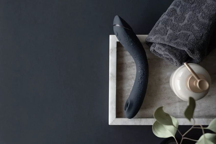 Темно-серый стимулятор G-точки Womanizer OG c технологией Pleasure Air и вибрацией - 17,7 см. 6