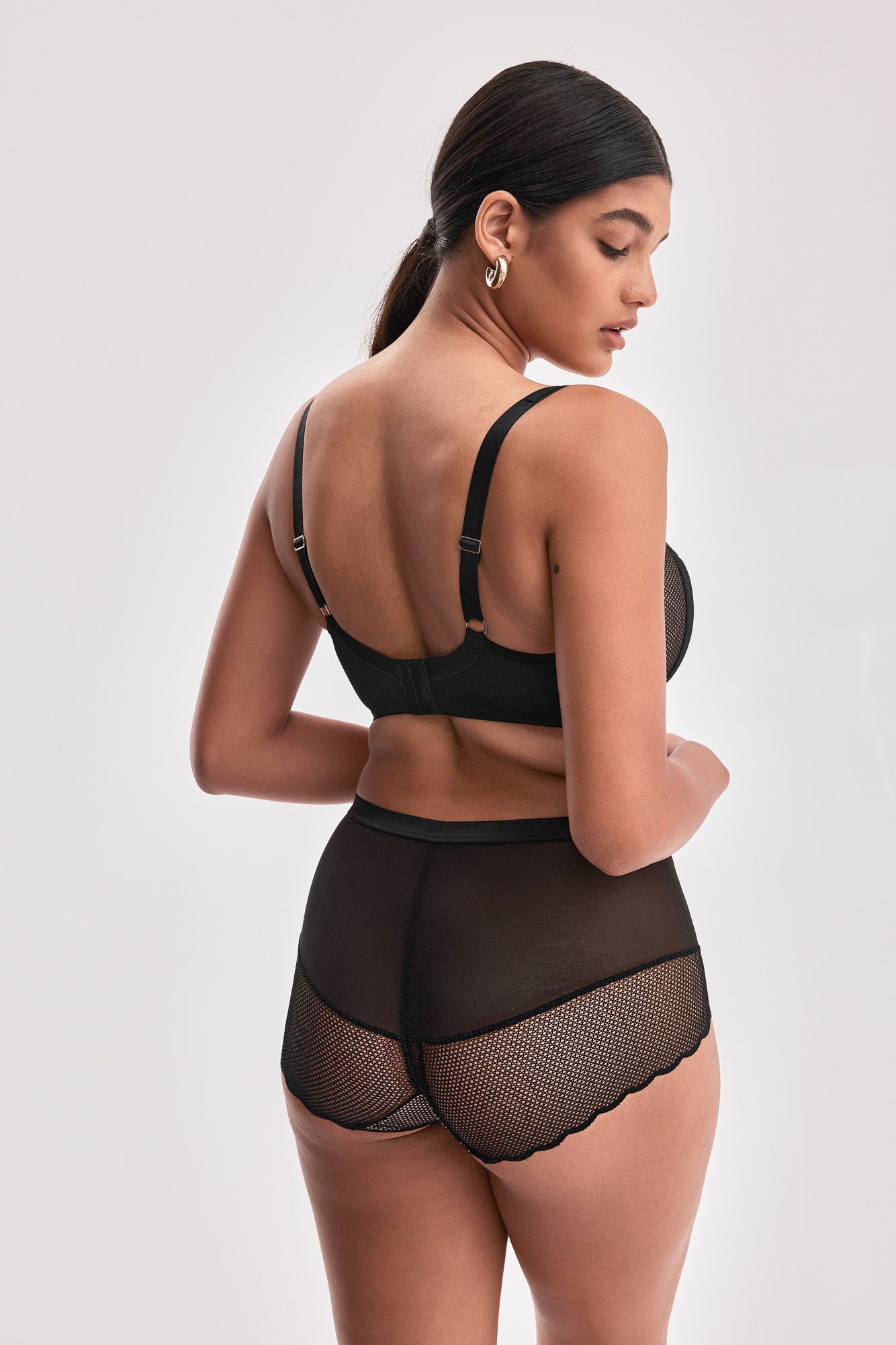 Черный бюстгальтер Chita с чашкой +size на поролоне 3