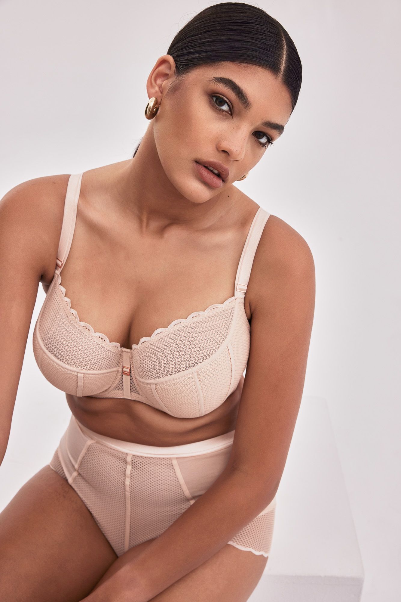 Телесный бюстгальтер Chita с чашкой на поролоне 1