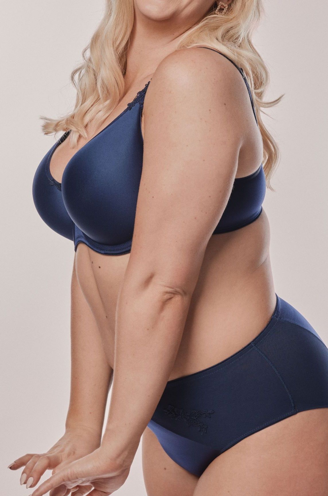 Темно-синий бюстгальтер Anita на косточках 2