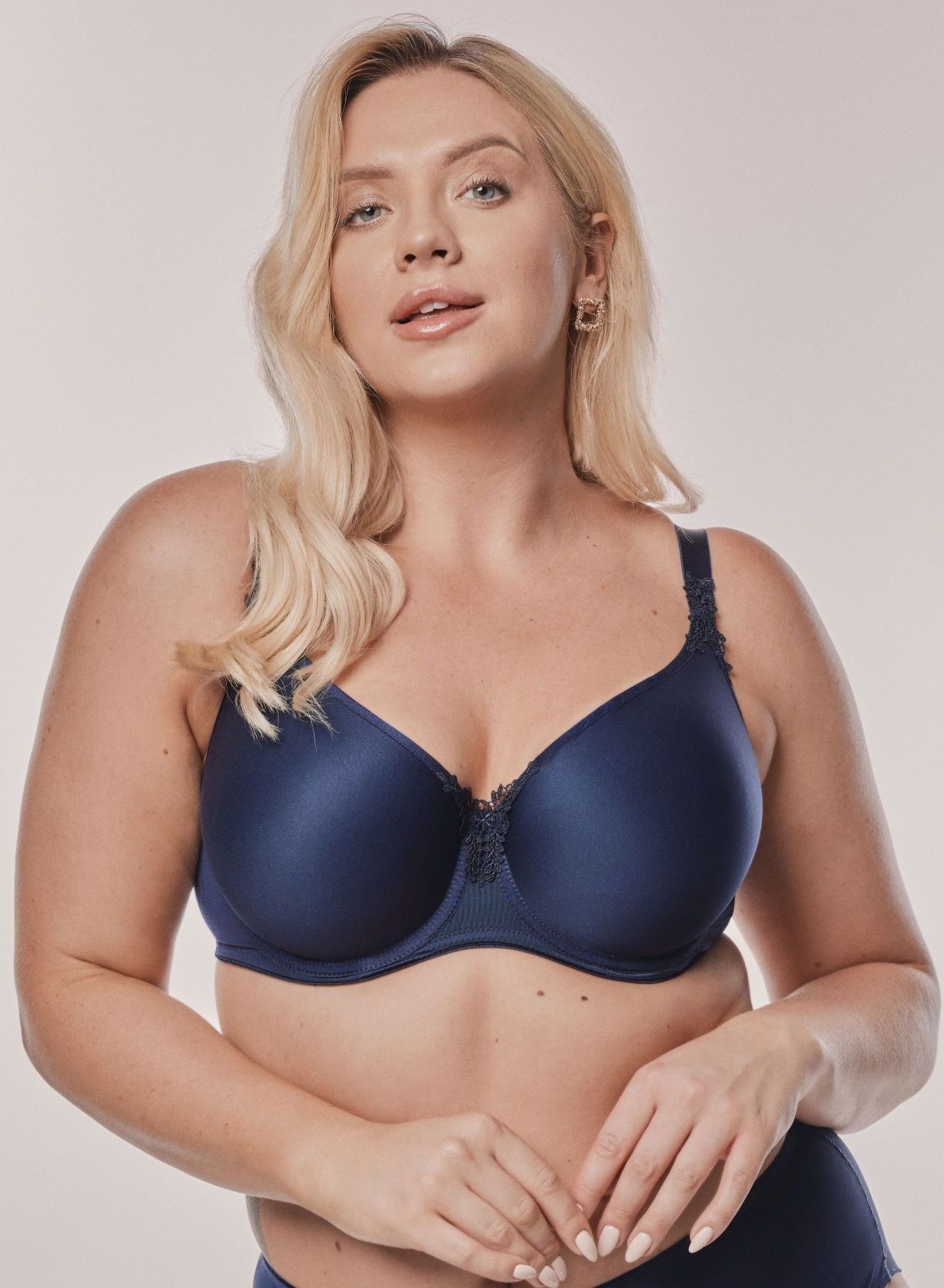 Темно-синий бюстгальтер Anita на косточках 1