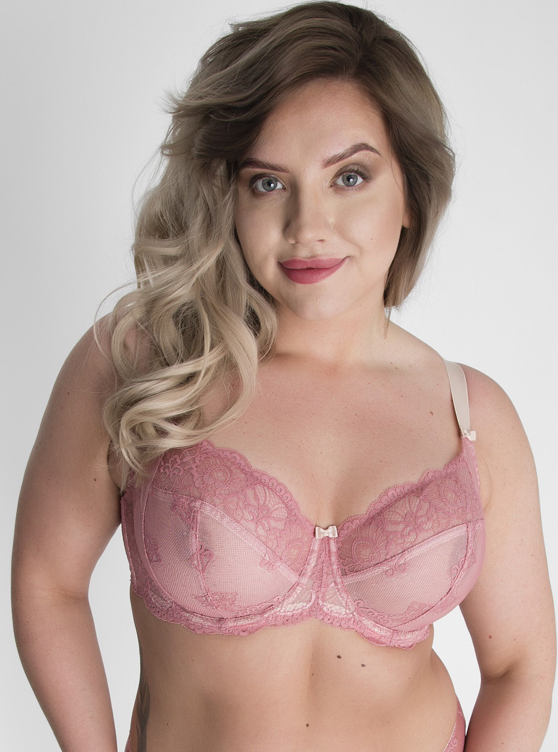 Бюстгальтер на косточках с мягкими гипюровыми чашками plus size 1