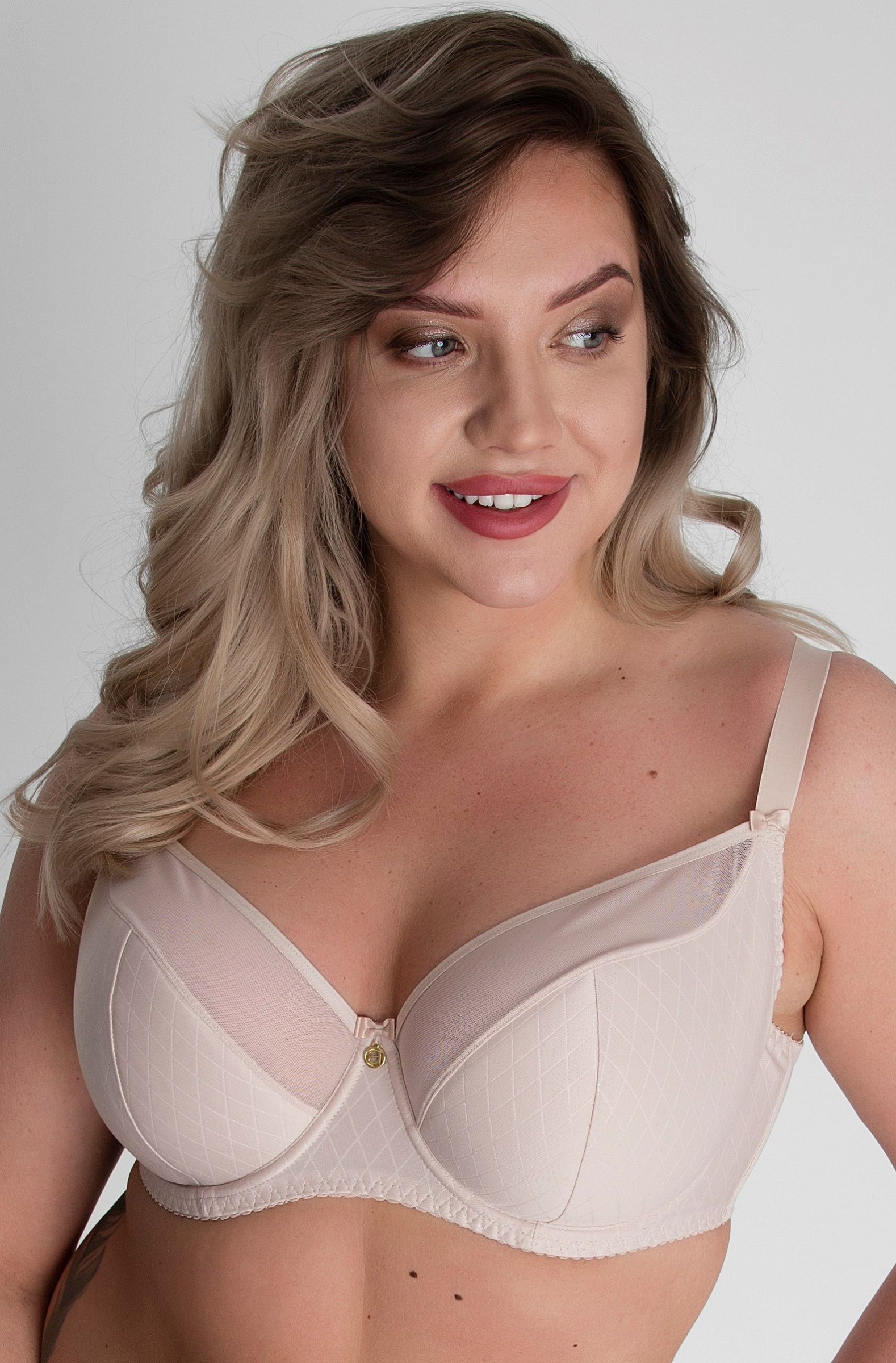 Бюстгальтер на косточках с шитыми чашками +size из ткани с тиснением 2