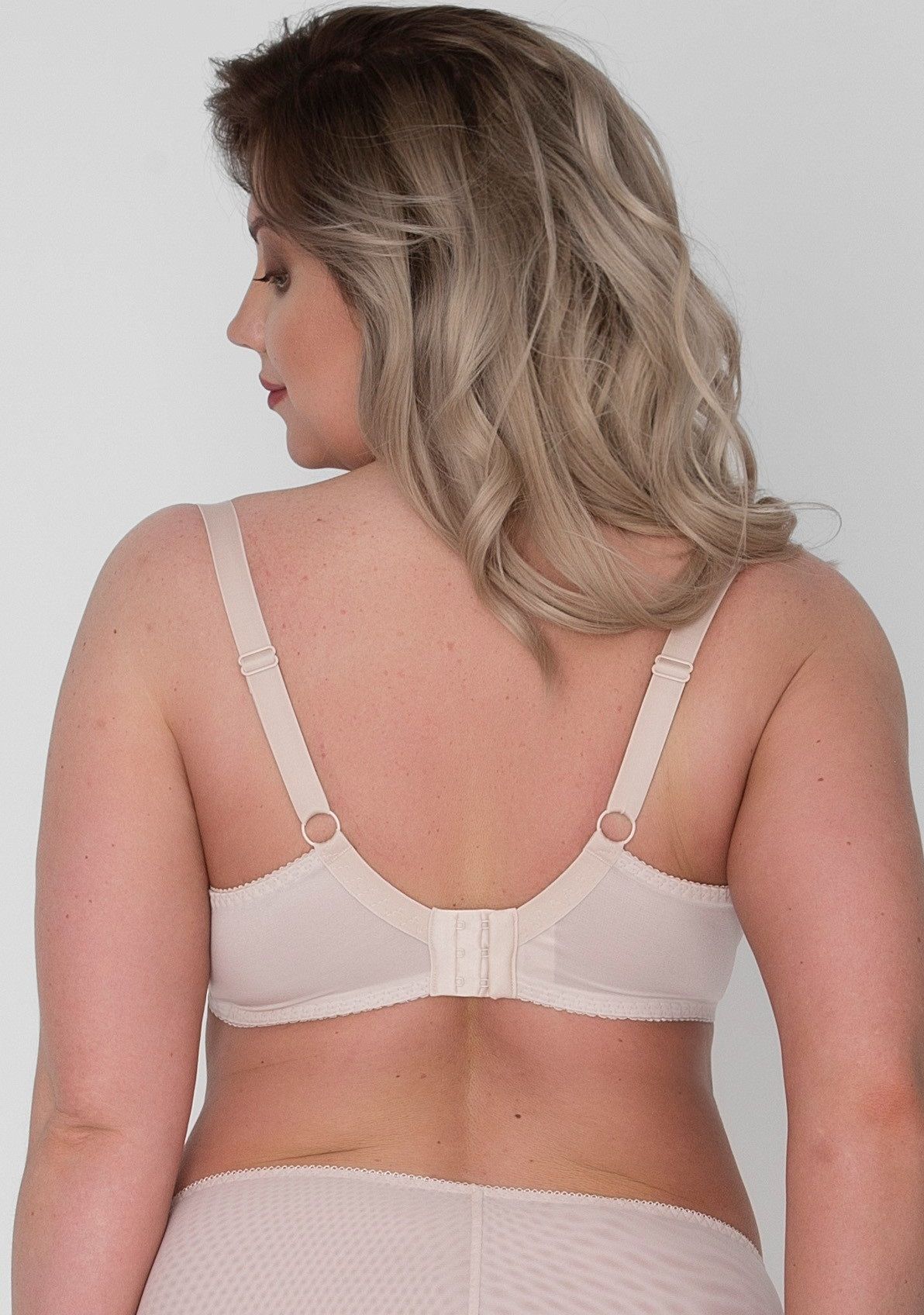 Бюстгальтер на косточках с шитыми чашками +size из ткани с тиснением 4