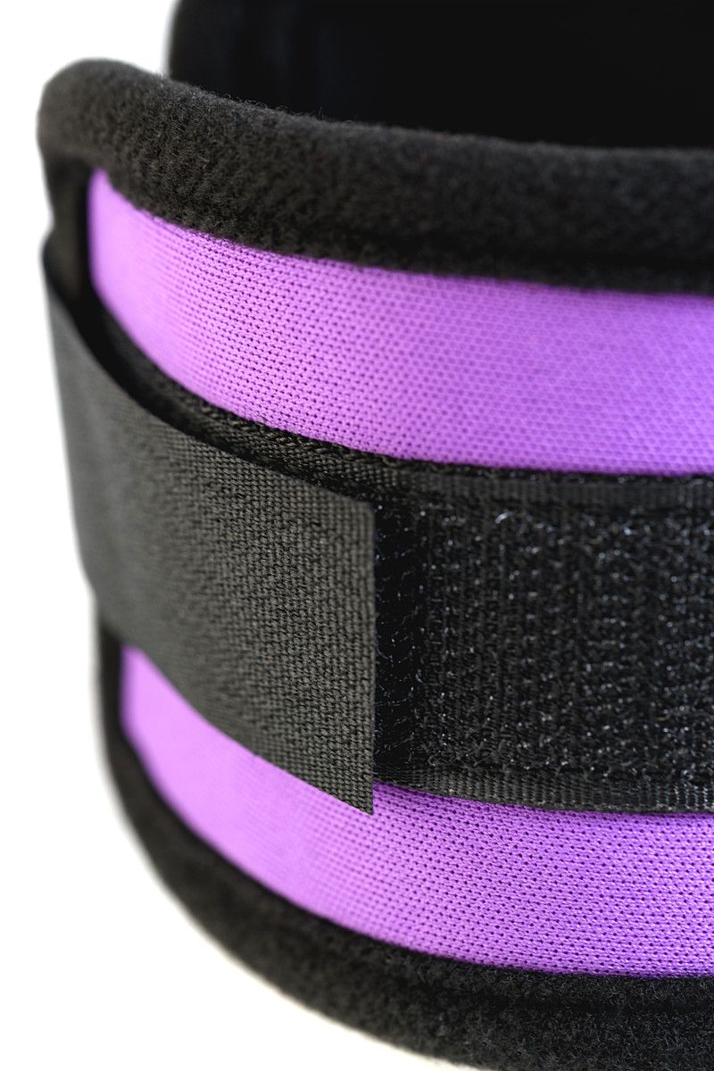 Наручники из неопрена фиолетового цвета 4