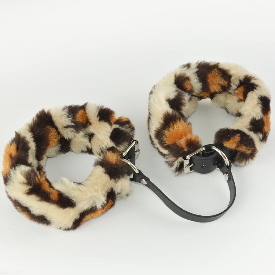 Черные кожаные оковы со съемной леопардовой опушкой 1